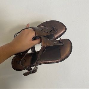 Born Brown Metalic Leather thong strap sandals SZ9